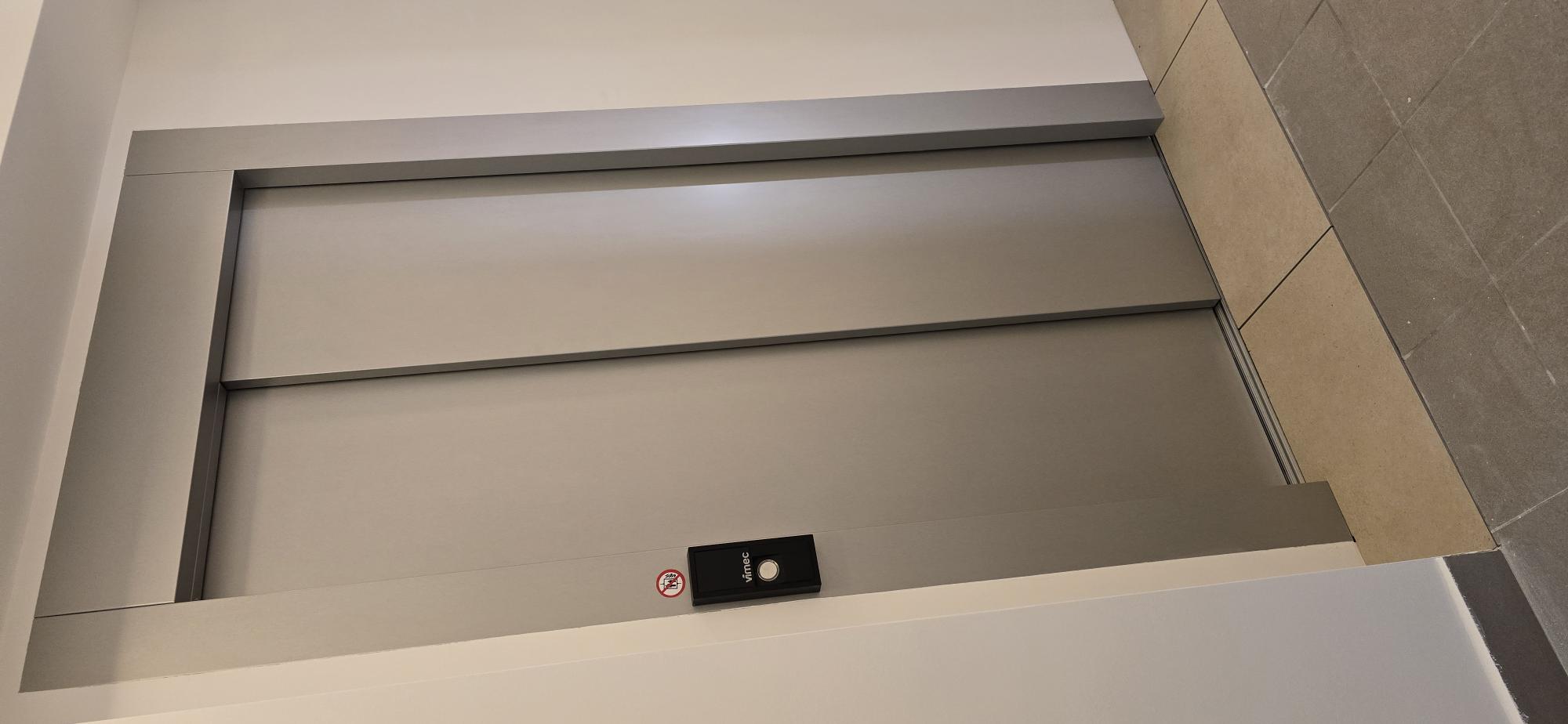 Dvigalo v stavbi KS Dovje-Mojstrana